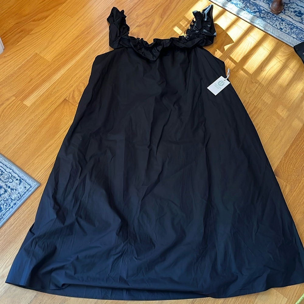 Chic Black Midi Dress with Timeless Elegance